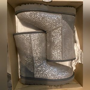 UGG Boots Size 5 Silver Grey NWT